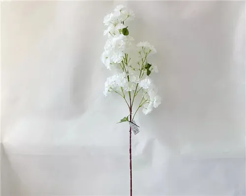 In che modo i fiori di seta a fiore di ciliegio replicano la delicata consistenza dei veri petali di Sakura?