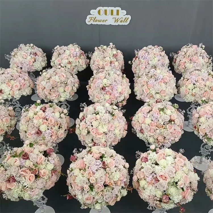 Ricetta semplice per centrotavola artificiale a sfera di fiori di peonia