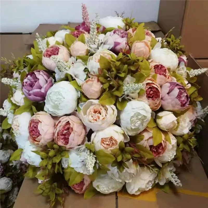 Centrotavola a sfera di fiori