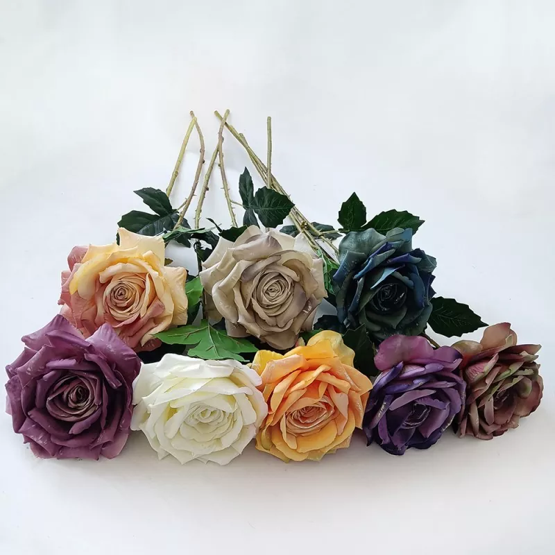 Singola rosa artificiale